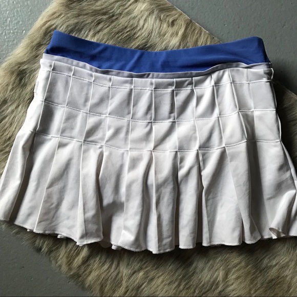 S Nike white tennis skort